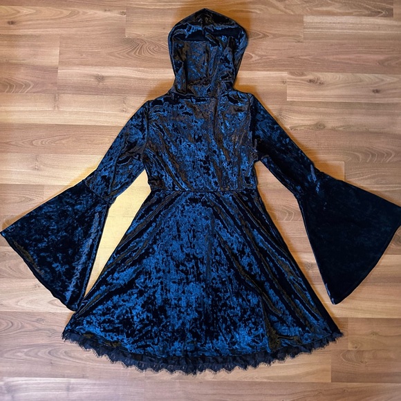 Hot Topic Black Velvet Midi Dress with bell sleeves Cosmic Aura lace - Picture 10 of 11